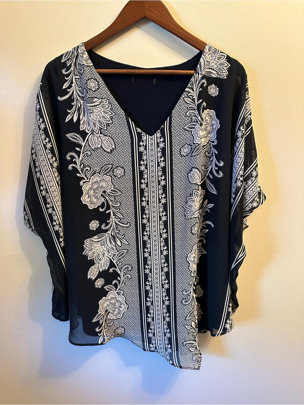 #374 Dress Barn Black Floral V-Neck Tunic with White Paisley Accents